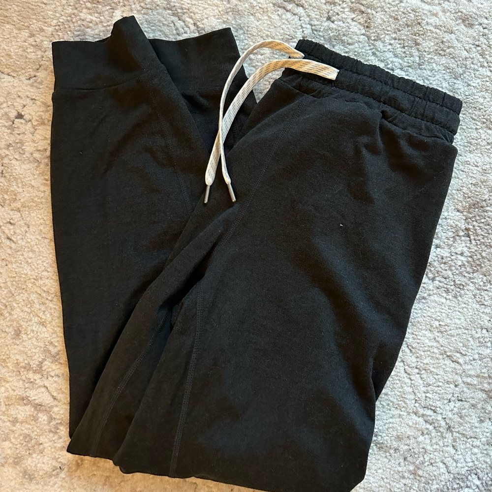 Gently used vuori performance joggers, black, extra small